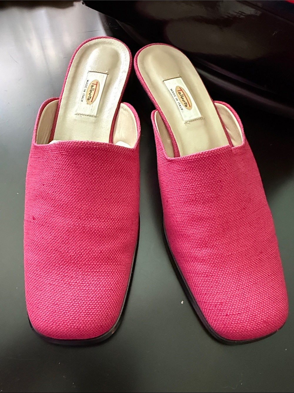 Slip-on pink shoes with small heel
